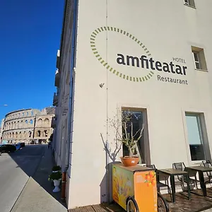 Szálloda Amfiteatar, Póla